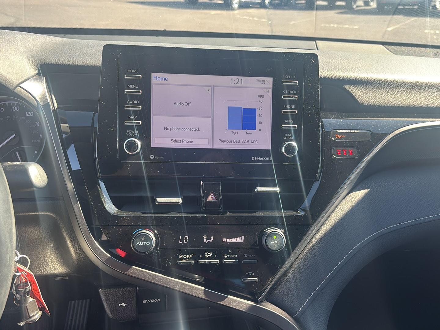 2021 Toyota Camry SE photo 13