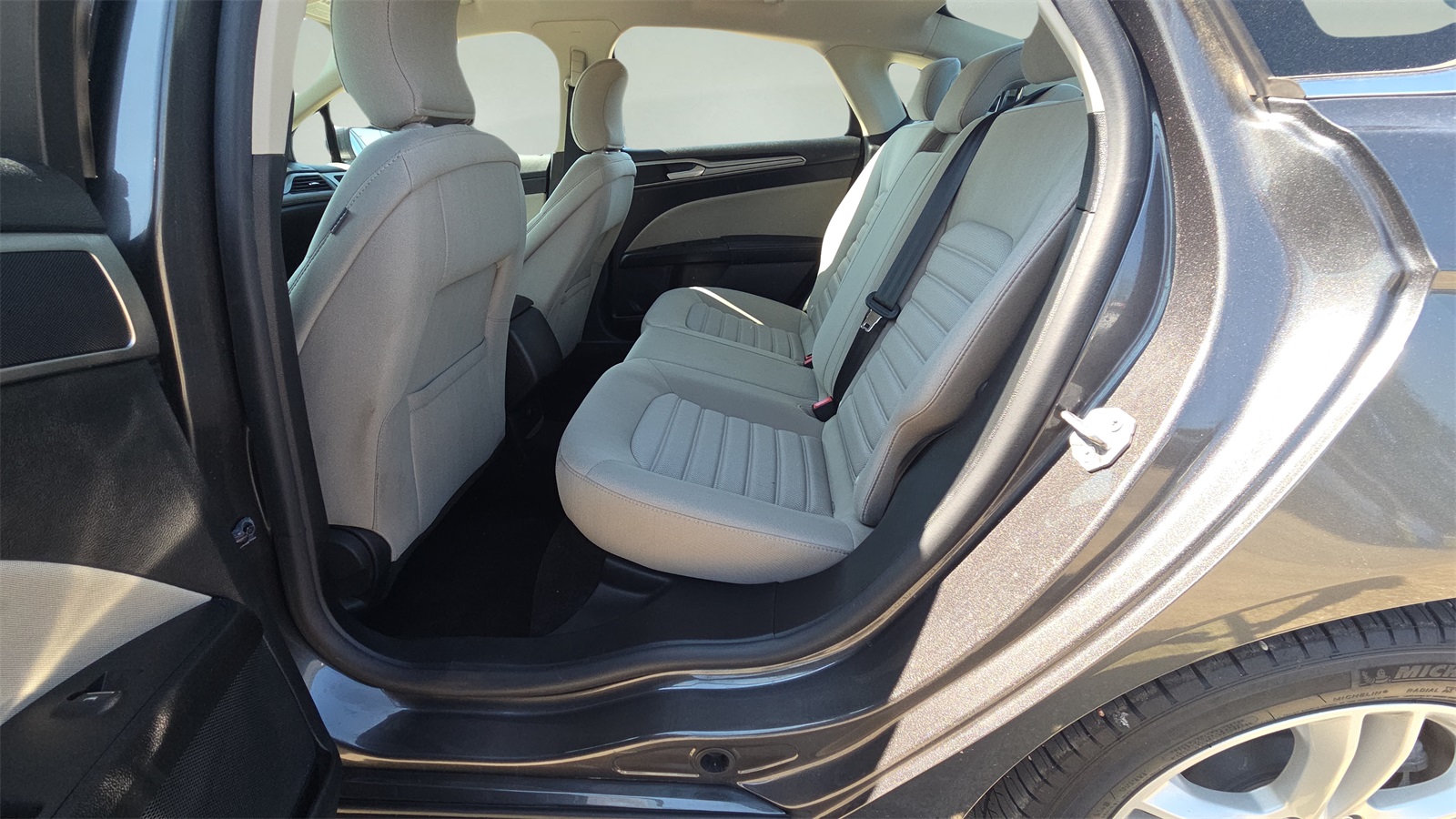 2018 Ford Fusion Hybrid S photo 17