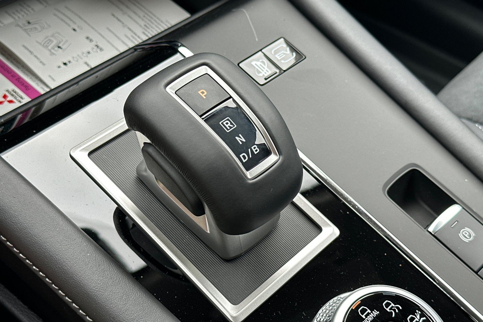 2025 Mitsubishi Outlander PHEV SE photo 21