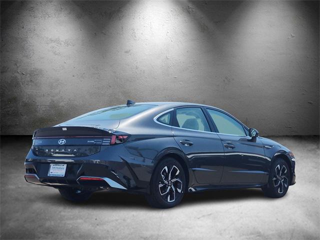 2025 Hyundai Sonata SEL photo 4