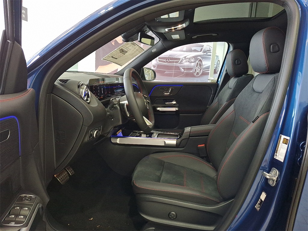2026 Mercedes Benz GLB 250 4MATIC photo 9