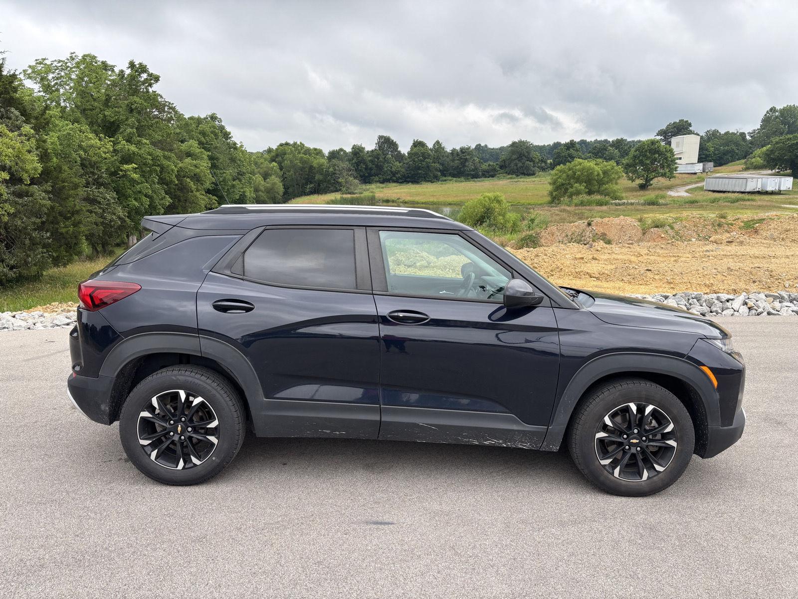 2021 Chevrolet Trailblazer LT photo 2