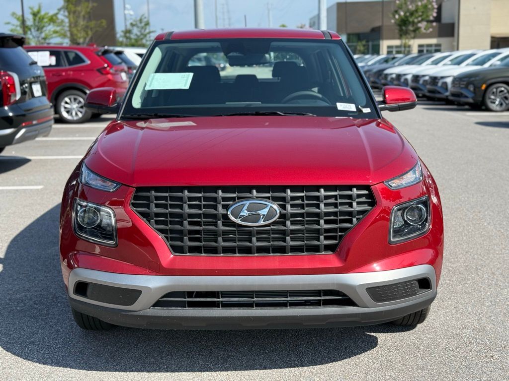 2025 Hyundai Venue SE photo 2