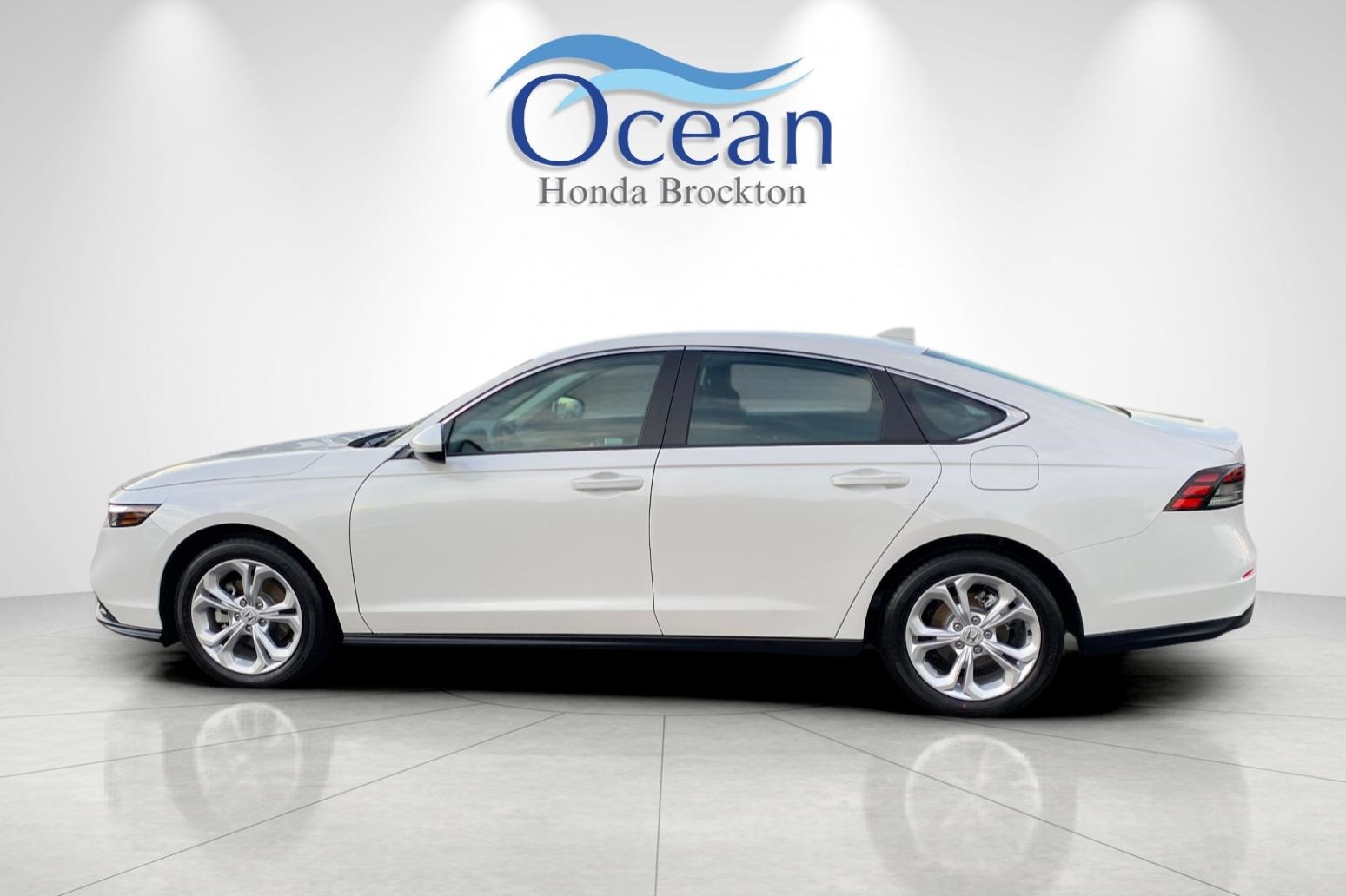 2025 Honda Accord LX photo 6