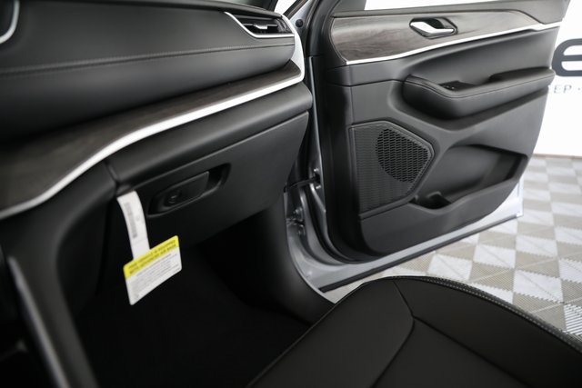 2025 Jeep Grand Cherokee Limited photo 13