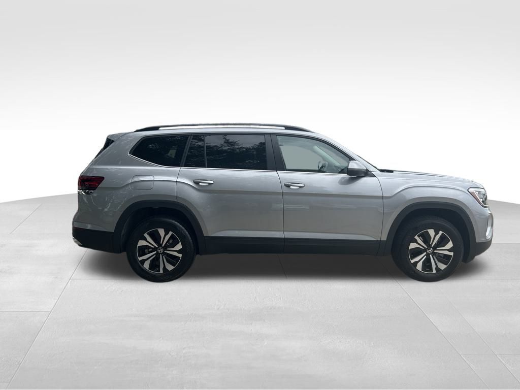 2026 Volkswagen Atlas SE photo 2