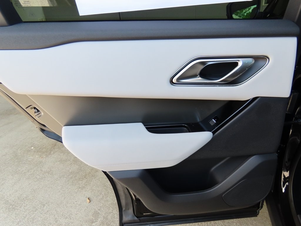 2025 Land Rover Range Rover Velar SE photo 18