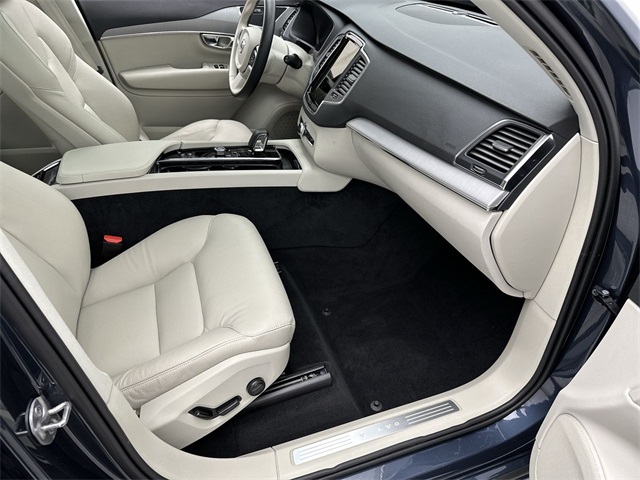 2025 Volvo XC90 B5 AWD Core photo 17