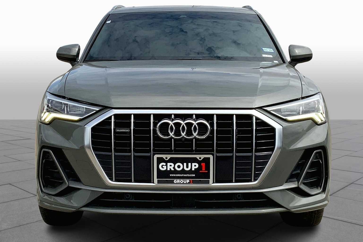 2022 Audi Q3 S line Premium Plus 45 TFSI photo 3
