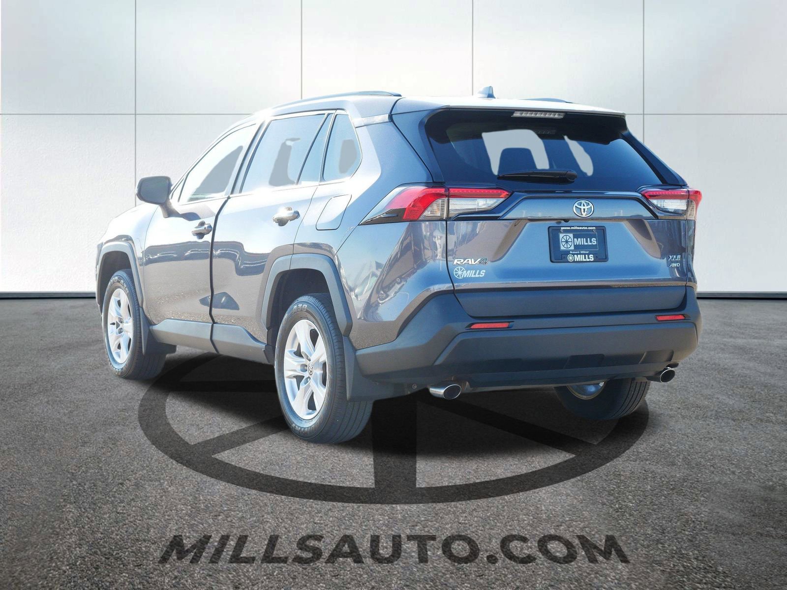 2021 Toyota RAV4 XLE photo 3