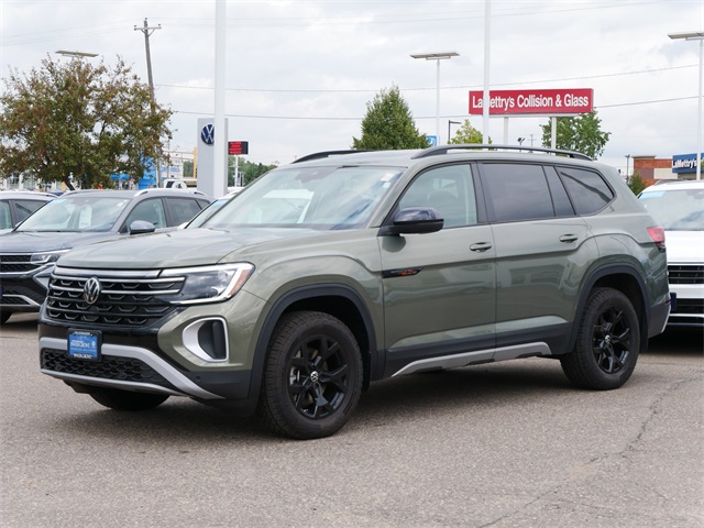 2025 Volkswagen Atlas Peak Edition photo 3