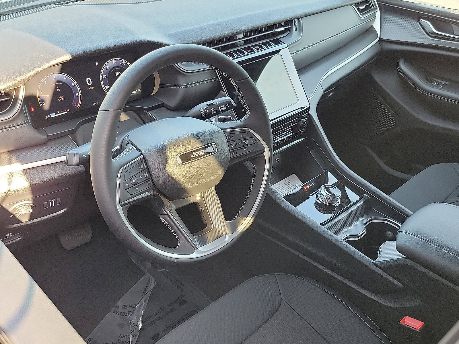 2025 Jeep Grand Cherokee Laredo X photo 3