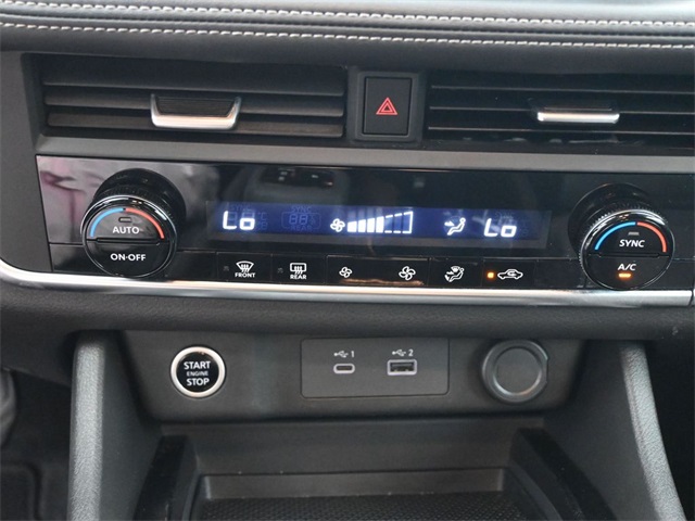 2023 Nissan Rogue SV photo 3