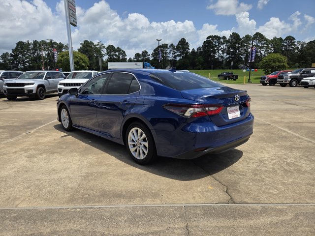 2023 Toyota Camry LE photo 3
