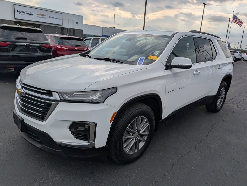 2023 Chevrolet Traverse Leather photo 2