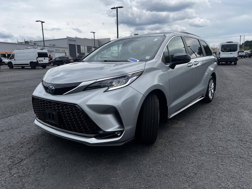 2022 Toyota Sienna XSE photo 16
