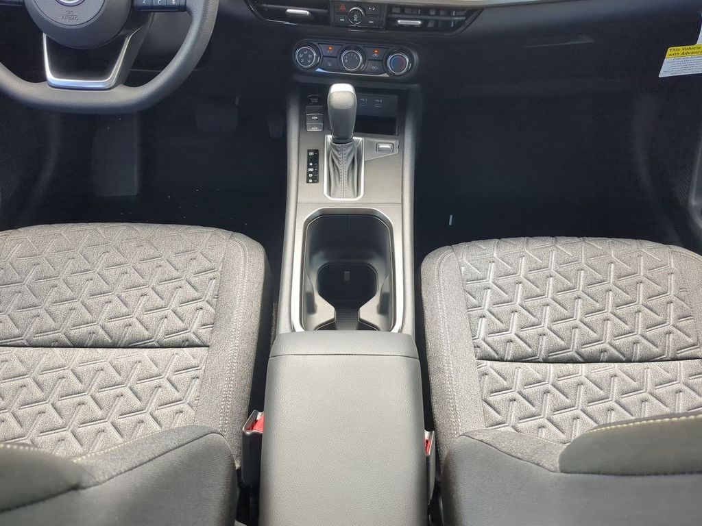 2025 Nissan Kicks SV photo 18