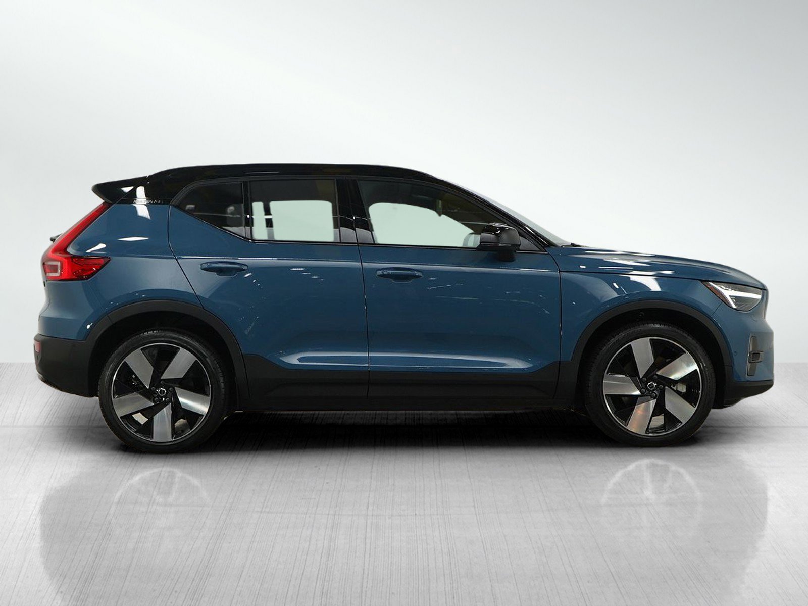 2023 Volvo XC40 Recharge Ultimate AWD photo 5
