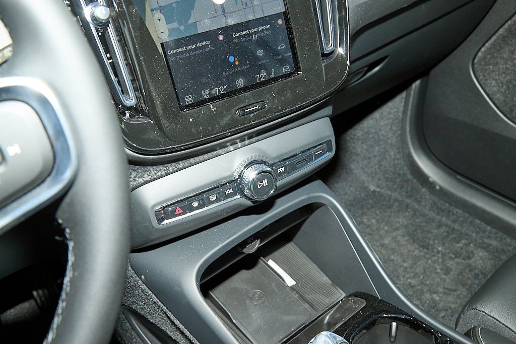 2026 VOLVO XC40 - Image 15