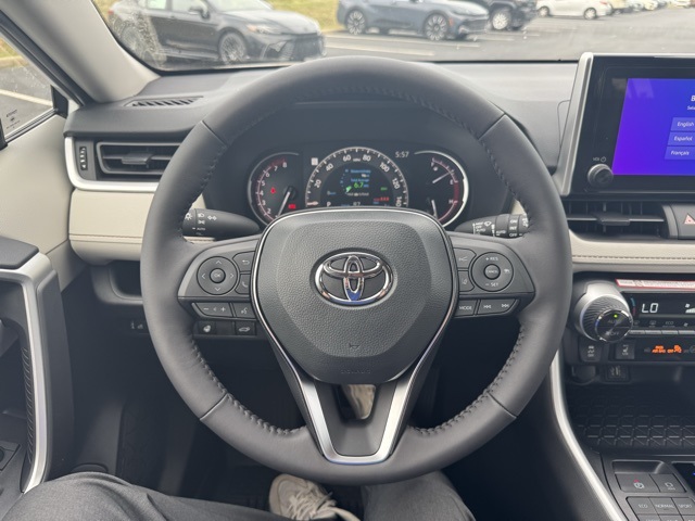 2025 Toyota RAV4 XLE photo 17