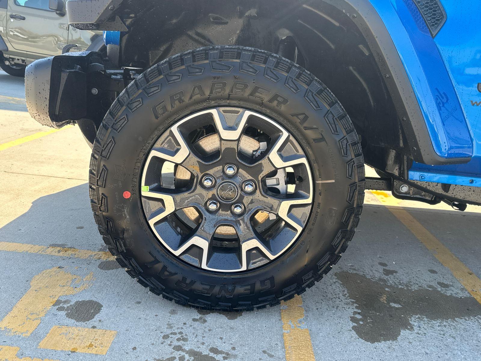 2025 Jeep Wrangler Sahara photo 6