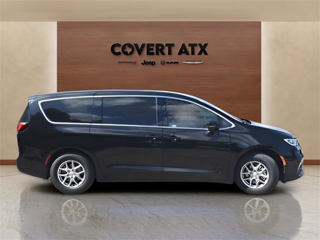 2025 Chrysler Pacifica photo 5