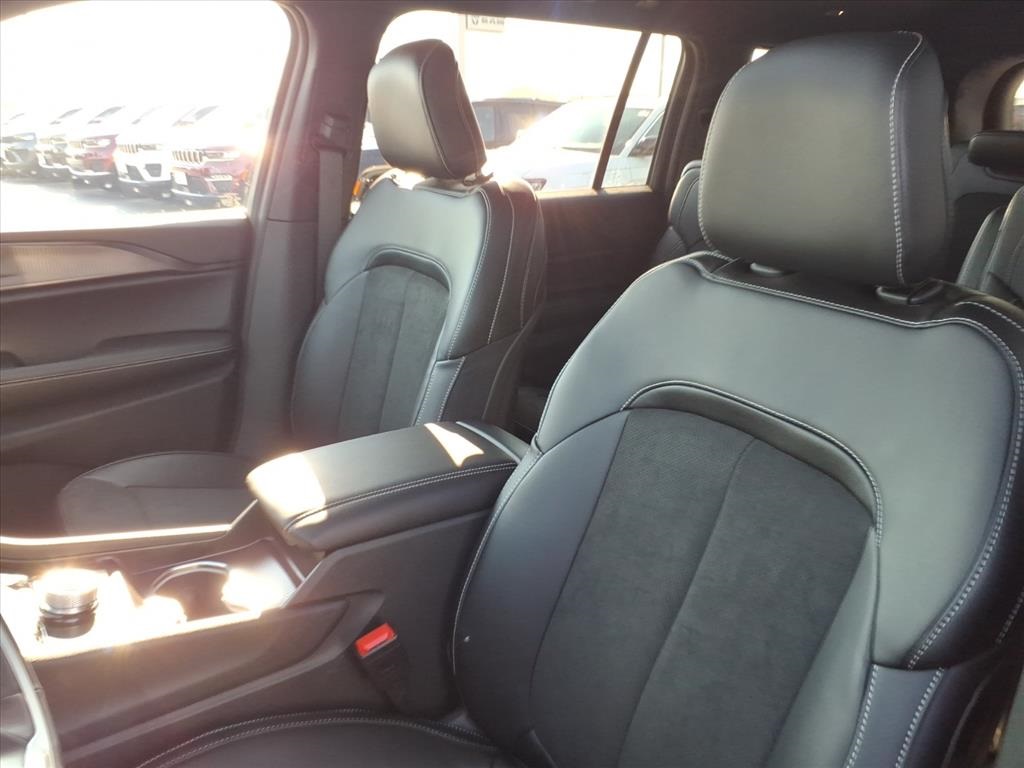 2025 Jeep Grand Cherokee Altitude X photo 4