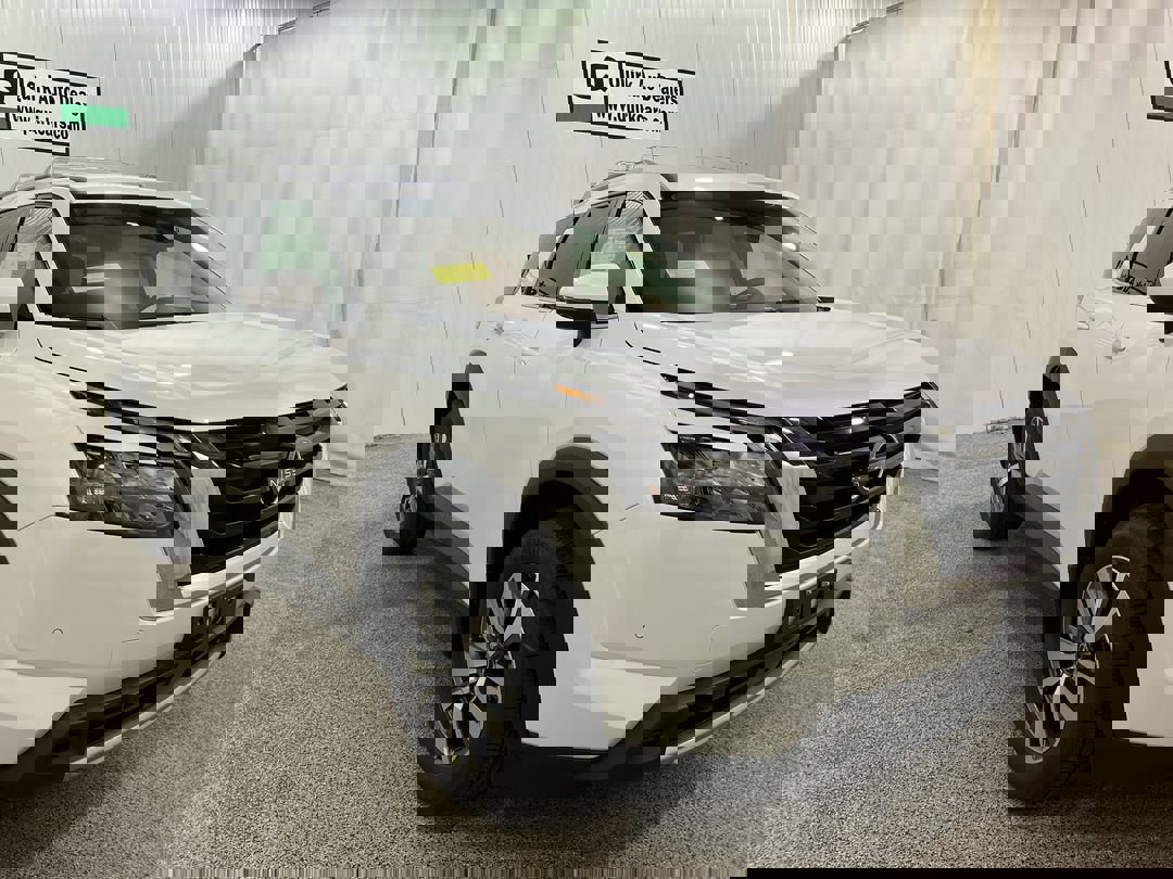 2025 Nissan Pathfinder SL's photo