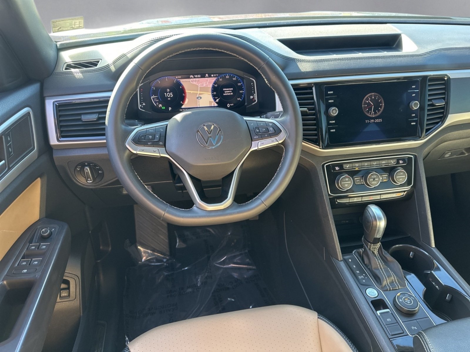 2021 Volkswagen Atlas Cross Sport SEL photo 3