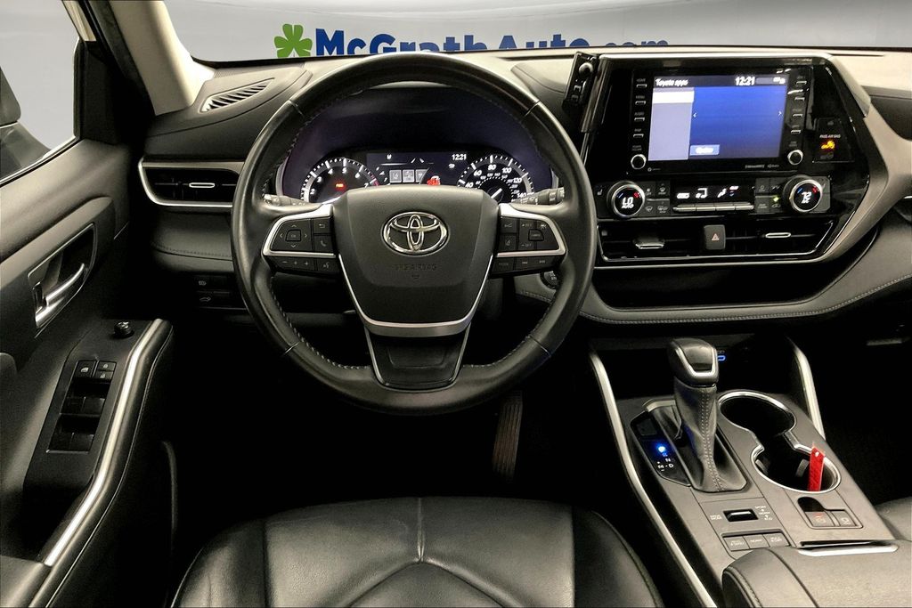 2022 Toyota Highlander XLE photo 6