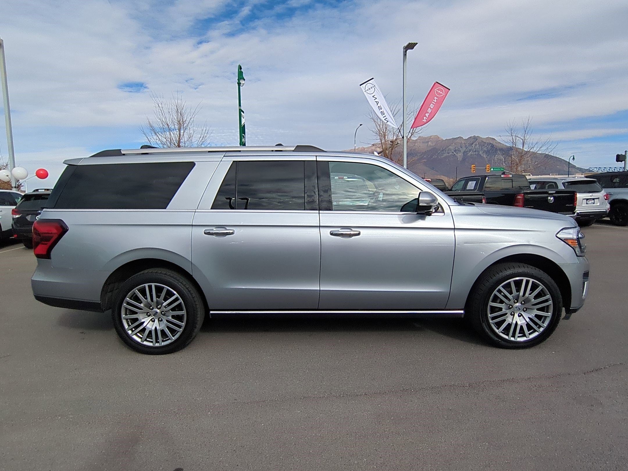 2023 Ford Expedition MAX Limited photo 2