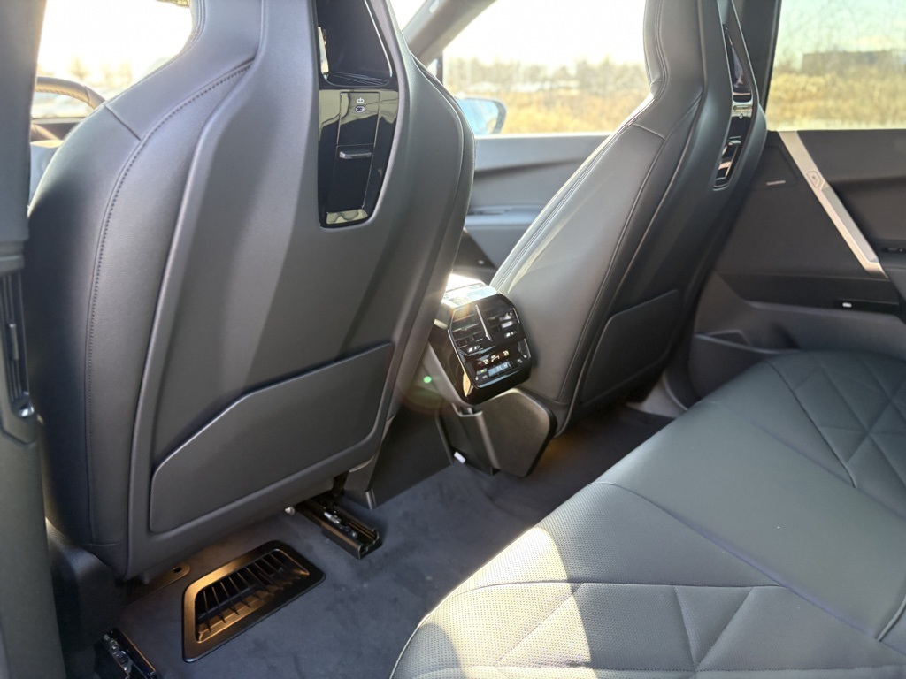 2025 Bmw iX photo 17