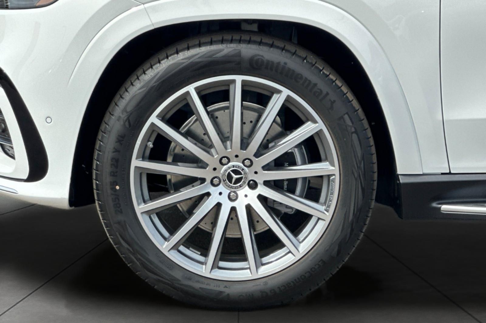 2026 Mercedes Benz GLS 580 4MATIC photo 3