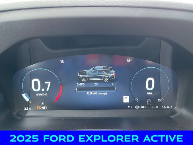 2025 Ford Explorer photo 2