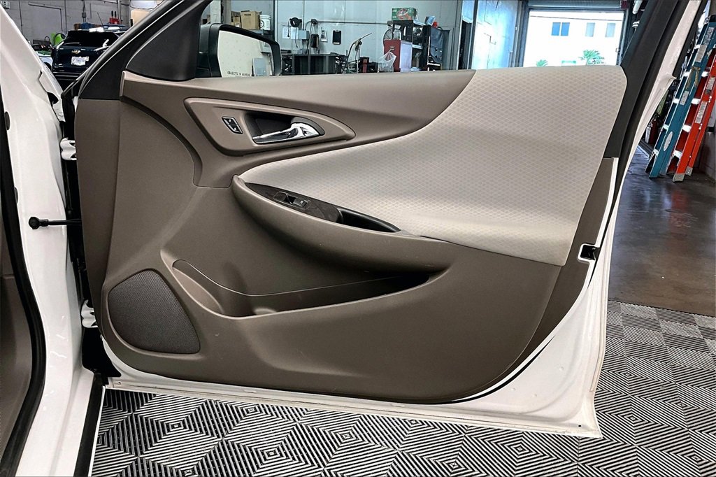2020 Chevrolet Malibu LS photo 21