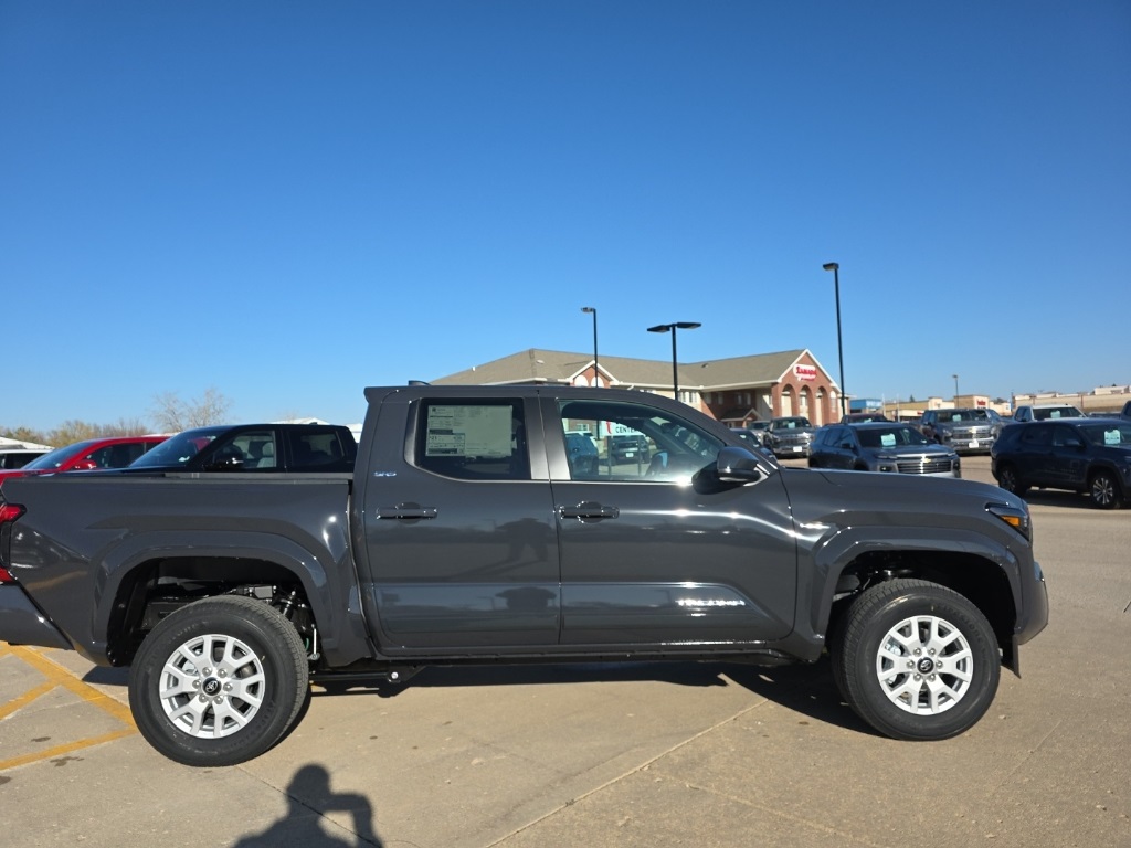 2025 Toyota Tacoma photo 4