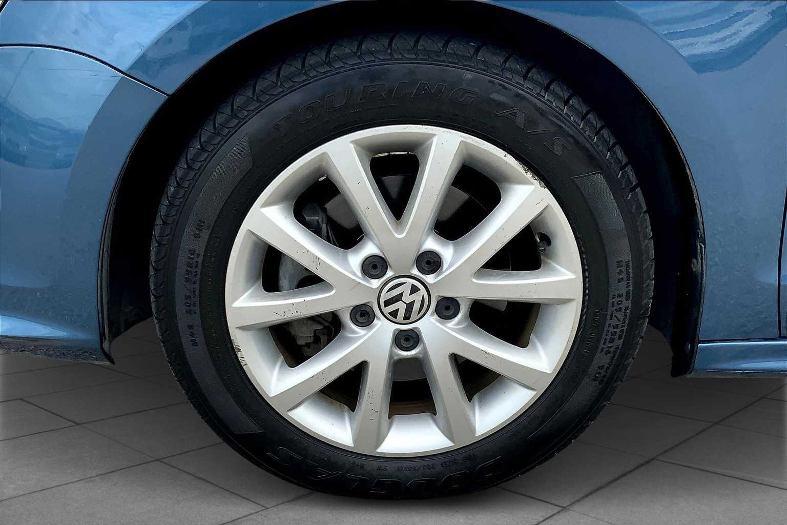 2015 Volkswagen Jetta 1.8T SE photo 9