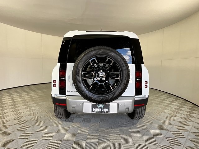 2025 Land Rover Defender 110 S photo 2