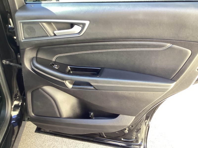 2019 Ford Edge Titanium photo 19