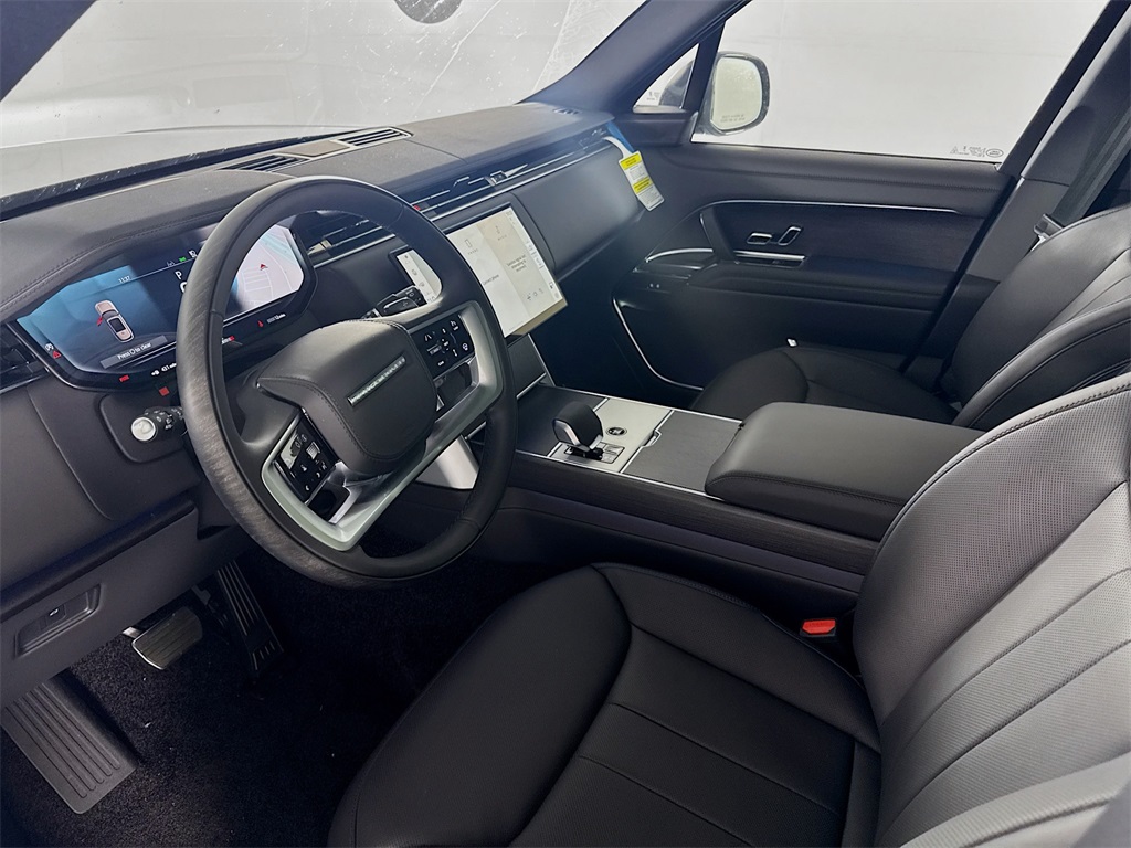 2025 Land Rover Range Rover SE photo 7