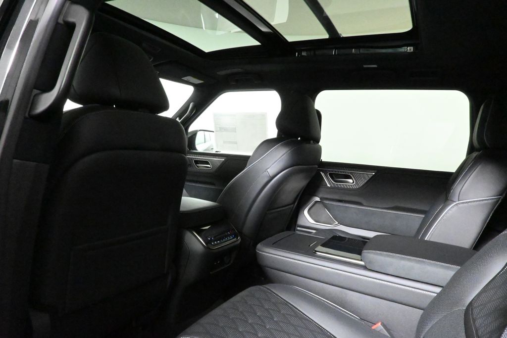 2025 Infiniti QX80 photo 31
