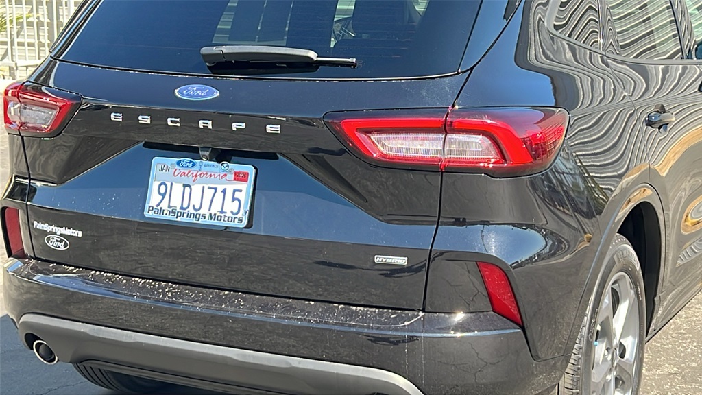 2023 Ford Escape Hybrid ST-Line photo 4