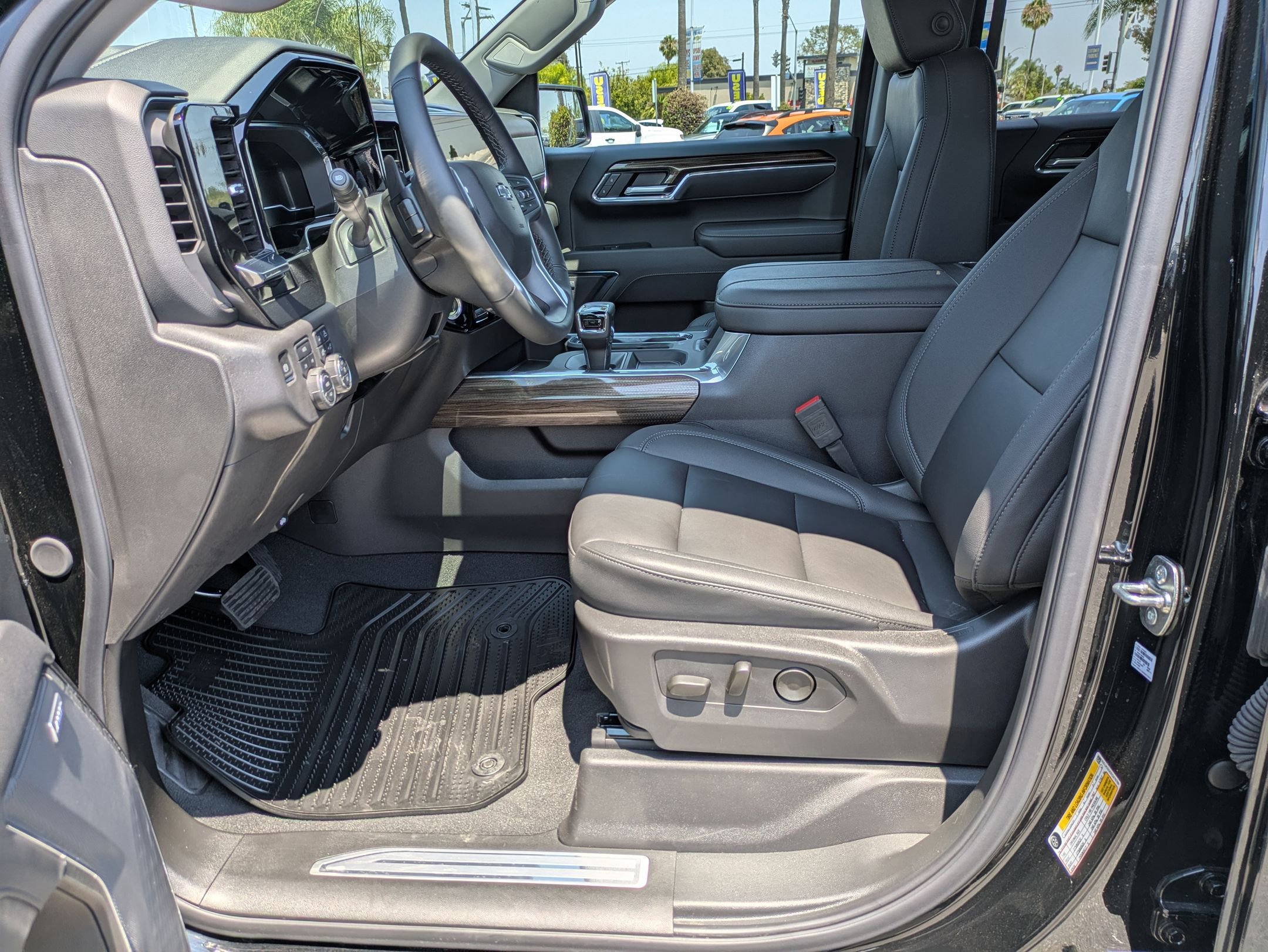 2025 Chevrolet Silverado 1500 RST photo 8