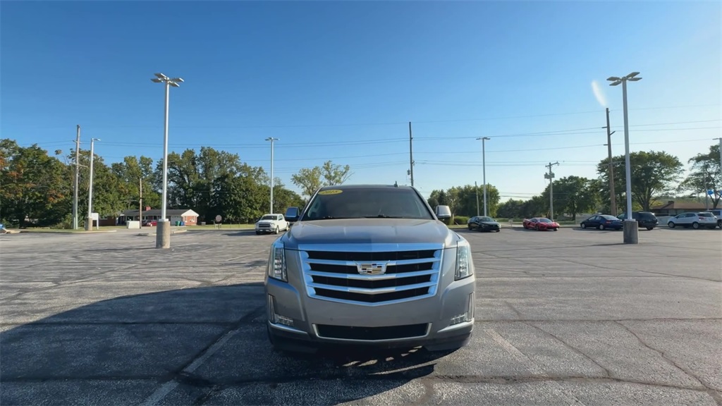 2018 Cadillac Escalade Luxury photo 3