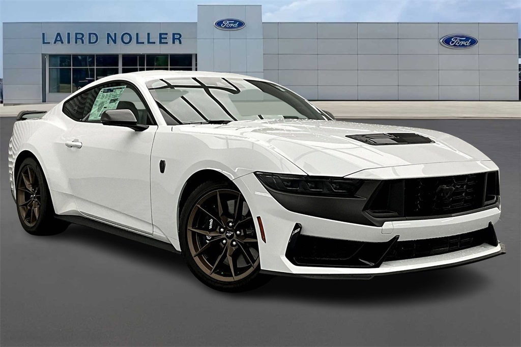 2025 Ford Mustang Dark Horse Premium photo 2