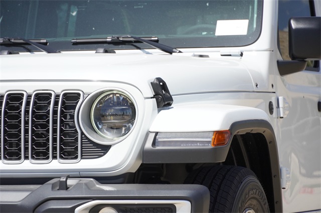 2025 Jeep Wrangler Sahara photo 3