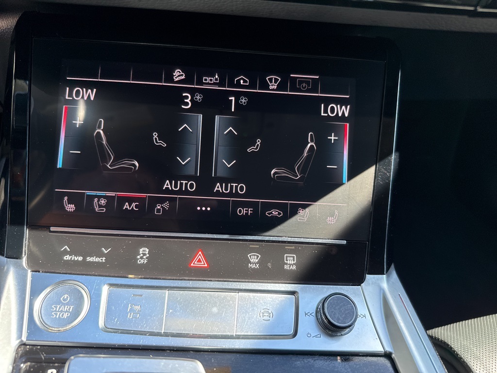 2019 Audi e-tron Premium Plus photo 47
