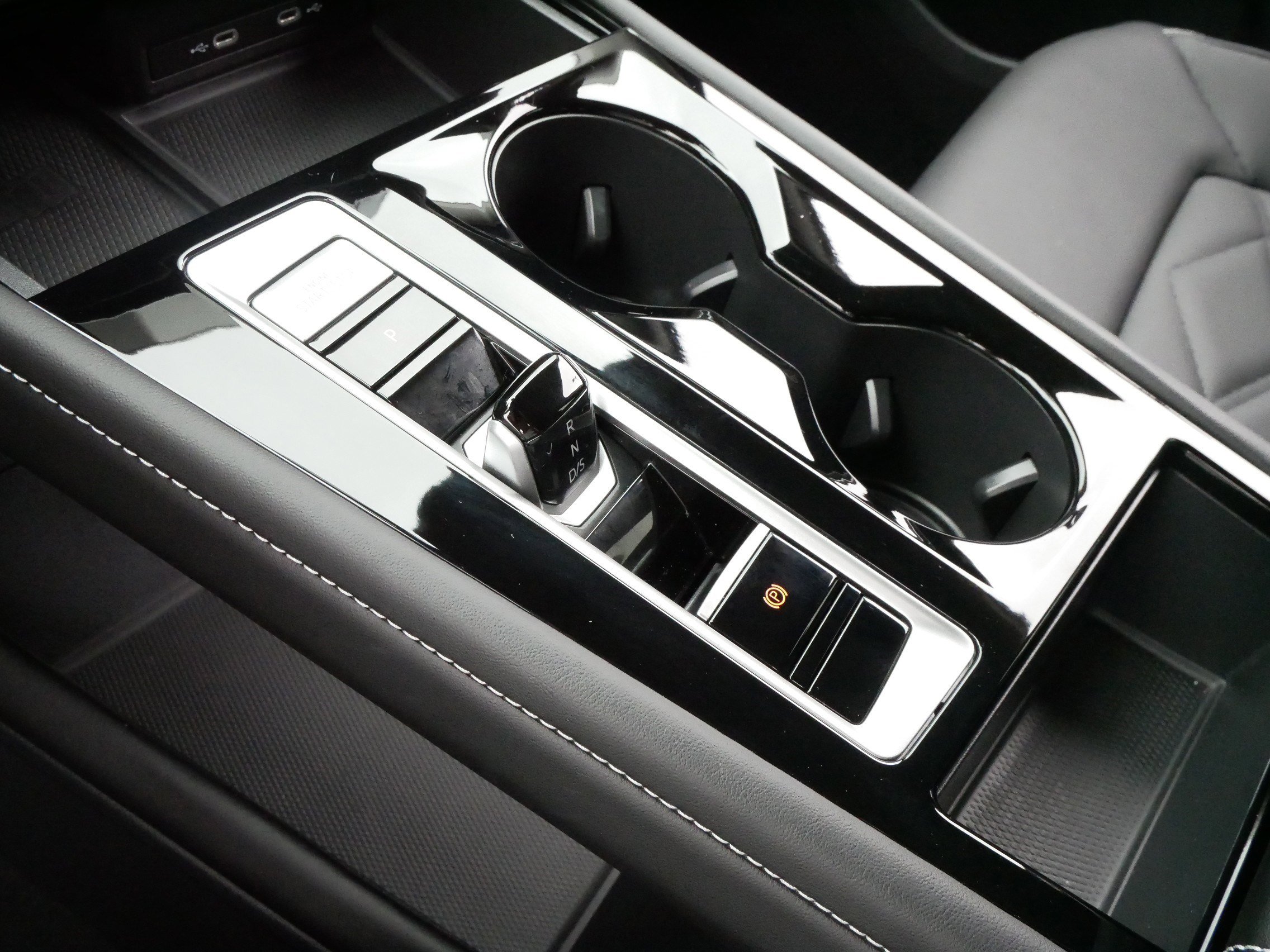 2024 Volkswagen Atlas SE Technology photo 21
