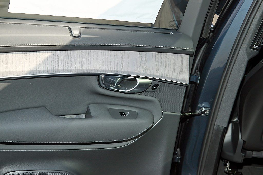 2026 VOLVO XC90 - Image 18