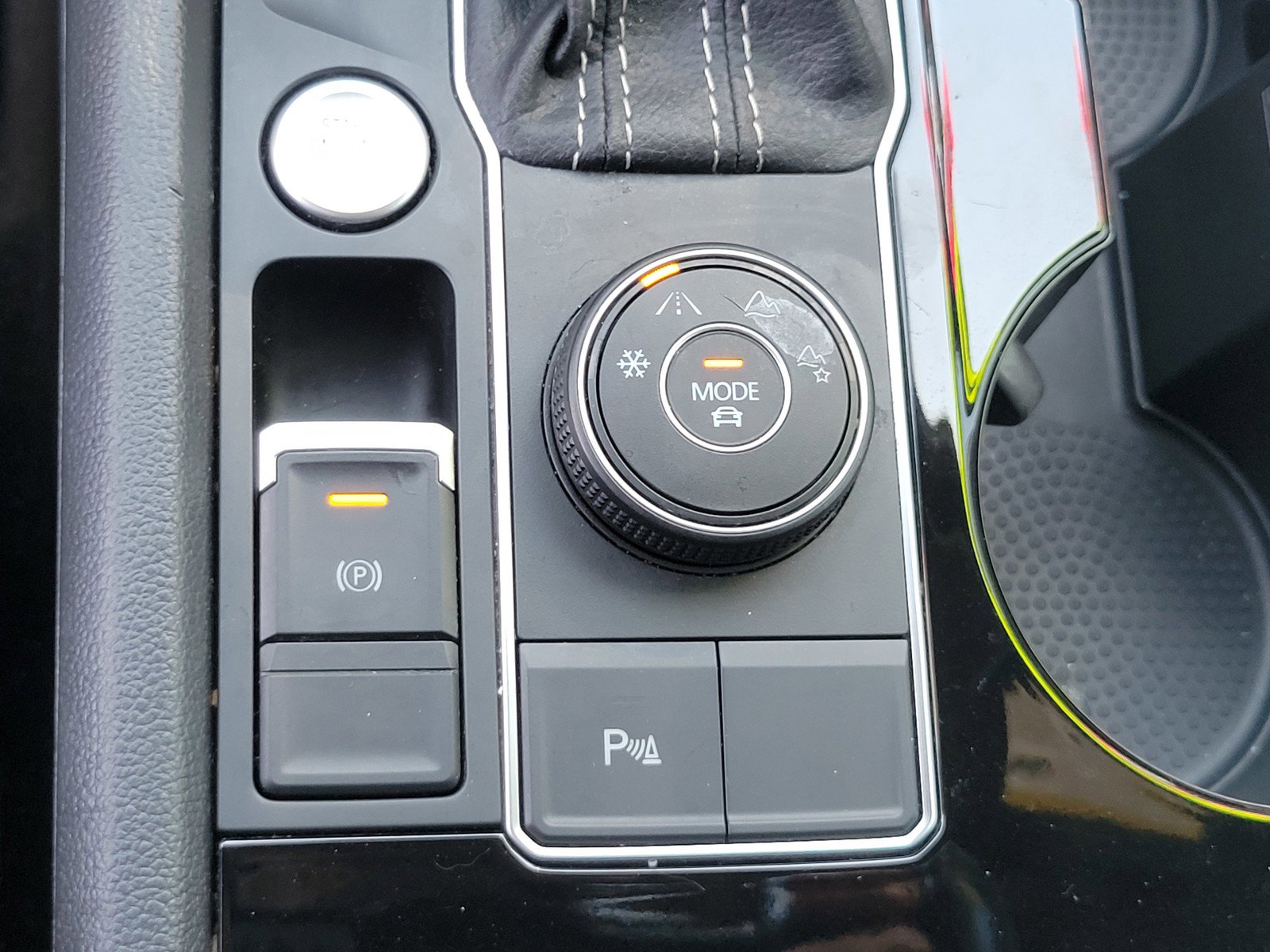 2022 Volkswagen Atlas Cross Sport SEL R-Line photo 20